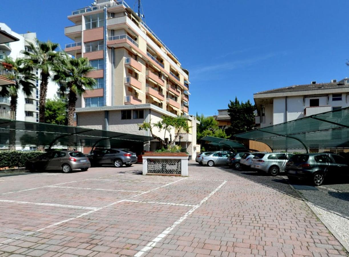 Hotel Doge Alba Adriatica Exterior photo